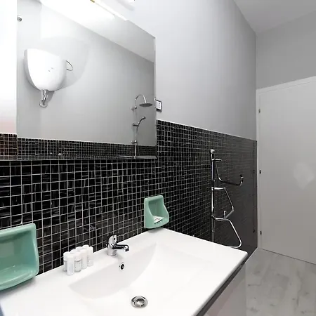 Cinecitta' House * Róma