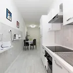 شقة Cinecitta' House